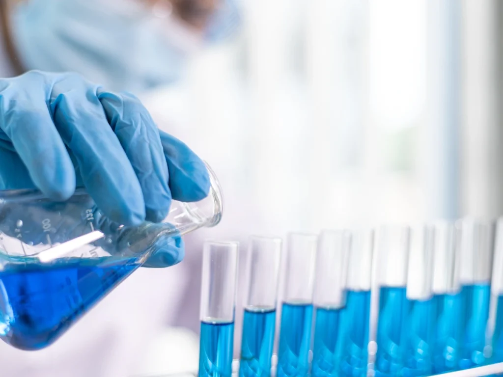 Enzymes in modern blue liquid formulations accelerate waste breakdown, reducing sludge buildup and improving overall sanitation efficiency in porta potties.